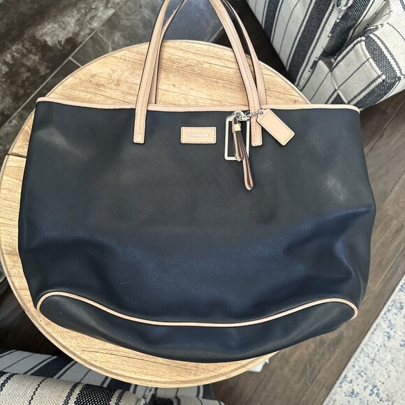 Coach Handbags - Coach Park Metro Tote Bag Black Leather W/ Cream Trim Handbag Purse
